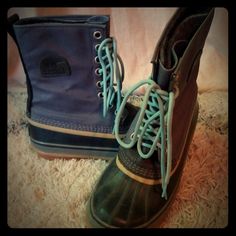 Barely Used And Incredibly Well Made Sorel Winter Women Boots With A Very Comfortable And Warm Microfleece Lining ,73% Recycled Polyester Fibers, Vulcanized Rubner ,Sturdy Water Proof Boot ,In A Fabulous Blue Color With A Fantastic Aqua Colored Lace. A Rare Find As It Is Cute And Chic! Fantastic Condition! U.S.A Size 9. Casual Blue Waterproof Boots With Round Toe, Casual Blue Waterproof Boots For Hiking, Casual Blue Weatherproof Boots, Casual Weatherproof Blue Boots, Casual Blue Waterproof Hiking Boots, Casual Blue Boots For Outdoor, Insulated Blue Boots For Outdoor Activities, Casual Blue Outdoor Boots, Blue Insulated Boots For Outdoor Activities