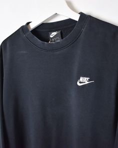 Label size Large Recommended size Small How it fits Oversized Pit to pit 25″ Shoulder to bottom 25″ Flaws Photos show marks if any Material Cotton Era 10s+ Colour Black Black Nike Sweatshirt, Skater Brands, Skater Aesthetic, Tracksuit Tops, Nike Sweatshirt, Nike Sweatshirts, Y2k Skater, Black Nike, Rugby Shirt