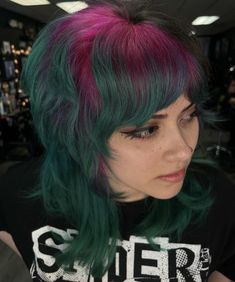 Colored Hair Roots, Color Block Hair, Dark Green Hair, Hair Colour Inspo, Vivid Hair, Shaved Hair Designs, Hair Colour Ideas, Dyed Hair Inspiration, Hair Dye Ideas