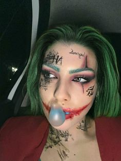 Halloween make up trendy Joker Girl Makeup, Joker Nails, Joker Face Paint, Girl Joker, Joker Face Tattoo, Joker Girl, Scary Couples Halloween Costumes, Halloween Joker