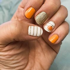 Gelmoment Halloween Nails, Candy Corn Nails Halloween Designs, Short October Nail Designs, Blue And Gold Fall Nails, Natural Thanksgiving Nails, Thanksgiving Shellac Nails, Orange And White Halloween Nails, Cute Easy Thanksgiving Nails, Dachshund Nail Designs