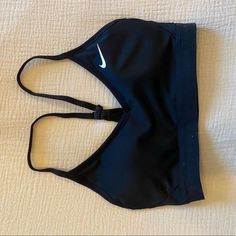 Cute Sports Bra Aesthetic, Nike Sports Bra Aesthetic, Nike Sports Bra Outfit, Sport Bra Nike, Nike Gym Outfit, Cute Sports Bras, Nike Bra, Sports Bra Outfit