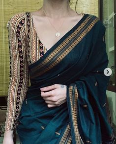 Simple Sari Look For Wedding, Casual Saree Aesthetic, Classy Sari Look, Sari Simple Classy, Cotton Sarees, Indian Sari Aesthetic, Cotton Blouse Design