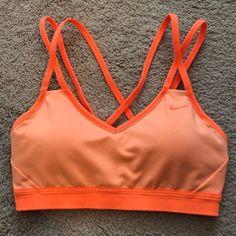 Cute Sports Bras Nike, Sports Bras Cute, Running Fits, Cute Sports Bra, Pretty Bras, Tops Nike, Nike Sports Bra