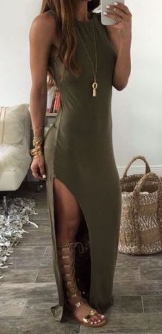 Gladiator sandals are the perfect accessory for summer outfits! Rok Outfit, Split Maxi Dress, Beauty Dress, Komplette Outfits, Cute Summer Outfits, My Dream Closet, Spring Summer Outfits, Summer Clothes