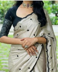 Neck For Blouse Saree, Cotton Saree Sleeve Design, Latest Design Of Blouse Neck, Blouse Patterns High Neck, Blouse High Neck Designs Latest, Front High Neck Blouse Designs, Saree Blouse High Neck Designs, Saree Blouse Neck Patterns, High Back Blouse Designs