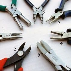 several pairs of pliers are arranged in a circle