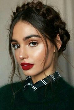 Everyday Easy Hairstyles, Headband Braids, Spring Wedding Makeup, Wedding Makeup For Brunettes, Braids Updo, Red Lips Makeup Look, Updo Braids, Red Lip Makeup, Medium Length Hair Men