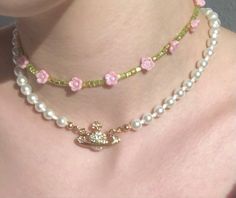 ━ 𝐡𝐚𝐳𝐞𝐥 ☻ Beads Necklace Aesthetic, Anting Manik, Flowers And Pearls, Indie Jewelry, Beaded Necklace Diy, Handmade Jewelry Tutorials, Funky Jewelry, Beaded Accessories, Girly Jewelry