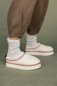 The Fireside Sherpa Slippers are your new Winter companion. Featuring sherpa material and a slight platform, you can say hello to relaxation with ease! manmade materials if in between sizes, size up Casual Cream Slippers For Winter, Casual Cream Winter Slippers, Roolee Shoes, Red Uggs, Sherpa Slippers, Cozy Slippers Boots, Lounge Style, Comfy Slippers, Ugg Slippers