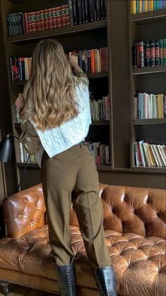 Adrette Outfits, Stile Blair Waldorf, Outfit Photos, Hairstyle Bun, Fest Outfits, Looks Country, Bun Updo, Aesthetic Fall, Estilo Preppy