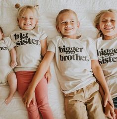 "BIG SISTER. This is the PERFECT shirt for the big sister to be! We also have matching little sister, big brother, little brother options. If you're interested in other matching sibling shirt sets, check out our shop @greylittlearrows (big bro, big sis, lil bro, lil sis, etc.) + This shirt is screen printed (Bella + Canvas brand). + All greylittlearrows shirts are unisex sizing. That means they run larger than typical women's shirts and slightly smaller than typical men's shirts (think men's sli 3 Sibling Shirts, Big Sister And Big Brother Shirts, Big Brother And Sister Shirts, Big Sister Big Brother Announcement, Big Sibling Shirts, Big Brother Big Sister Shirts, Sibling Shirts For 3, Big Sister Little Brother Shirts, Big Sister Big Brother Shirts