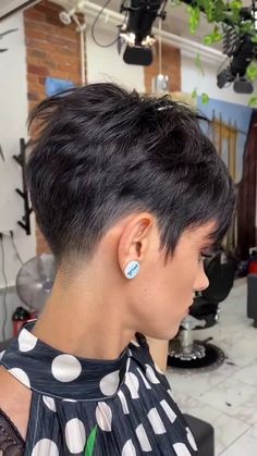 Choppy Hairstyles, Chic Short Hair, Hairstyles Trendy, Short Blonde Haircuts, Pixie Haircut For Thick Hair