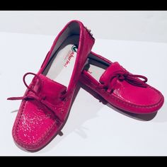 Brand New Naturino Hot Pink Driving Shoes Loafers Sz 35 No Box Pink Casual Loafers With Leather Sole, Casual Pink Loafers With Leather Sole, Casual Pink Closed Toe Loafers, Casual Pink Slip-on Loafers, Casual Pink Leather Loafers, Casual Pink Slip-on Moccasins, Pink Round Toe Casual Moccasins, Pink Casual Moccasins With Round Toe, Casual Pink Moccasins With Round Toe