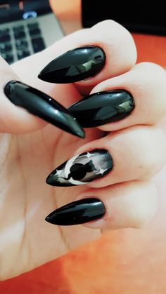 Cat Moon Nails, Halloween Nails Black Cat, Black Cat Nails Design, Bruja Nails, Halloween Nails Cat, Lunar Nails, Black Cat Nail Art, Universe Nails, Halloween Themed Nails