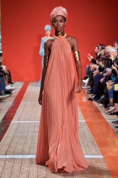 Loose Clothes, Ellie Saab, Elie Saab Spring, Fashion 2020, Elie Saab, Looks Style, London Fashion Week, Pleated Dress, Couture Fashion