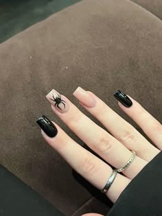 Goth Simple Nails, Grunge Nails Coffin, Black Acrylics With Design, Black Nails Grunge, Simple Goth Nails, Simple Grunge Nails, Goth Short Nails, Short Goth Nails, Soft Grunge Nails