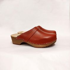 MADE FROM Vegan LEATHER AND ALDER WOOD Clogs for Women BONDA Low heals ergonomic wooden sole and Vegan leather. made to order. Available in sizes 36-41. For other sizes please contact me EUR 35 l UK 2.5 l AUS 4.5 l USA 5 l up to 22.3cm l 8.78 inches EUR 36 l UK 3.5 l AUS 5.5 l USA 6 l up to 23cm l 9.02 inches EUR 37 l UK 4 l AUS 6 l USA 6.5 l up to 23.7cm l 9.33 inches EUR 38 l UK 5 l AUS 7 l USA 7.5 l up to 24.5cm l 9.65 inches EUR 39 l UK 6 l AUS 8 l USA 8.5 l up to 25.3cm l 9.96 inches EUR 40 Brown Summer Clogs, Medium Width, Red Slip-on Clogs With Wooden Heel, Vegan Clogs, Brown Slip-on Clogs With Stitched Sole, Wood Clogs, Brown High Heel Clogs With 4-inch Heel, Brown Clogs With Buckle Closure, Medium Width, Clogs For Women, Swedish Clogs