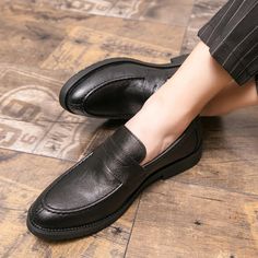 Détendez-vous et restez décontracté avec nos mocassins britanniques. Avec leur mélange unique de style britannique et de confort décontracté, ces mocassins sont parfaits pour tout look décontracté. Enfilez-les et sortez avec style, tout en vous sentant à l'aise.
 





Matériau de la semelle extérieure: Caoutchouc Casual Slip-on Flats With Brogue Detailing, Casual Slip-on Oxfords With Textured Sole, Casual Oxfords With Cushioned Footbed And Round Toe, Spring Business Casual Slip-ons, Casual Oxfords With Textured Sole And Flat Heel, Casual Brogue Flats With Closed Toe, Casual Brogue Detailed Closed Toe Flats, Casual Closed Toe Flats With Brogue Detailing, Casual Closed Toe Slip-ons With Brogue Detailing