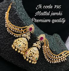 Buttalu Earrings Gold Bridal Latest, Buttalu Earrings Gold Bridal, Bridesmaid Jewelry Ideas, Bridal Earrings Indian, Wedding Jewellery Indian, Model Wedding, Gold Bridesmaid Jewelry, Buy Earrings Online, Pearl Necklace Designs