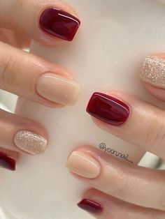 Simple Maroon Nails, White And Maroon Nails, Red And Beige Nails, Red Gel Nails Designs, Korean Winter Style, Simple Red Nails, Burgundy And Gold Nails, Red Nails Design, Nail Art Designs For Beginners