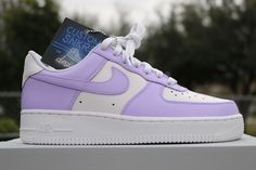 Custom Lilac Purple AF1s FREE SHIPPING! Sneakers are airbrushed for a nice smooth factory finish. All orders are Made To Order processing time is 3-4 weeks due to high order volume. Please be patient with me as I'm only 1 person doing orders. Please be sure to order correct size I cannot accept refunds, returns or exchanges due to sneakers being custom made specifically for you. Please keep in mind that once your order has been shipped it is beyond my control with how long the post office takes Purple Air Force 1, Womens Nike Air Max 270, Bling Nike Shoes, Lilac Shoes, Teal Sneakers, Custom Af1, Custom Bling, Classy Shoes, Nike Air Max For Women