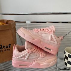 Olivia Mark - Couples Casual Sneakers: Fashionable Low-Top Running Shoes Pink Wallpaper Hello Kitty, Hello Kitty Shoes, Casual Flats, Olivia Mark, Cute Shoes, Low Heels, Casual Sneakers, Low Top, Nike Shoes