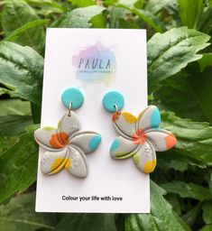 A beautiful pair of flower earrings that can be worn for any occasion. A mix of spring/summer colour earrings that will most likely get noticed! Spring Earrings, Earrings Cute, Earrings Blue, Lovely Earrings, Blue Earrings, Summer Colors, Polymer Clay Jewelry, Cute Earrings, Flower Earrings