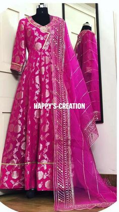 Banaras Gowns Indian, Banarsi Frock Design Indian Style, Banarsi Dress Designs Pakistani, Banarasi Frocks For Women, Banarsi Designer Dresses, Banaras Anarkali Dresses, Banarasi Saree Dress Design, Banarsi Frock Design Pakistani, Banarsi Saree Dress Idea