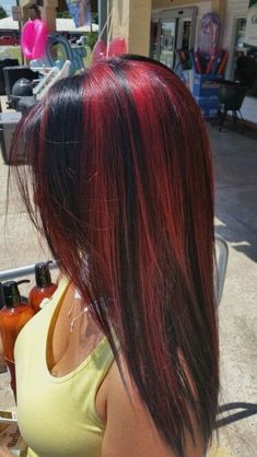 Red Highlights On Brunette Hair, Hair Dye Ideas Color, Tri Color Hair, Unique Red Hair, Lashes Aesthetic, Kitty Videos, Character Hair, Skunk Hair, Maroon Hair