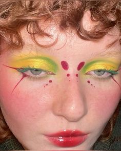 Colored Makeup Ideas, Colorful Punk Makeup, Colourful Eye Makeup Looks, Retro Futuristic Makeup, Campy Makeup Looks, Quirky Makeup Looks, Funky Makeup Hooded Eyes, Eccentric Makeup Looks, Funky Eye Makeup Ideas