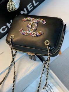 Description CC Camera Cubic Diamonds Black Bag For Women 12.5cm/4.9in Rep 1:1 Size: 12.5 × 17 × 7 cm / 4.9 × 6.6 × 2.7 in CC logo beaded Black Includes dust bag. This product is of the best quality. Cc Camera, Louis Vuitton Shirt, Chanel Shirt, Chanel Logo, Evening Clutch Bag, Cc Logo, Black Bag, Accessories Store, Bag For Women