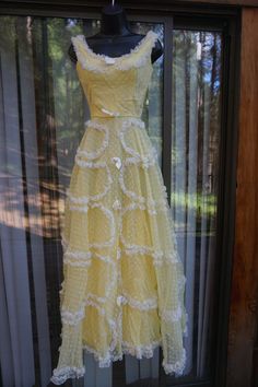 Yellow Retro Dress For Formal Occasions, Fitted Yellow Vintage Dress For Party, 50s Prom Dress, Yellow Vintage Dress For Vintage Events, Yellow Fitted Vintage Dress For Parties, Yellow Retro Formal Dress, Vintage Yellow Formal Dress, 1960s Dresses Formal, Yellow 1950s Style Dress For Garden Party