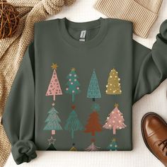 Celebrate the Season in Style with our Christmas Print Sweatshirt! Perfect for cozy holiday gatherings or a heartwarming gift, it’s the festive flair you need. Limited Edition – Grab yours before it’s gone! Boho Christmas Tree, Boho Christmas, Tree Farms, Holiday Gathering, Feeling Special, Christmas Prints, Everyday Wardrobe, Printed Sweatshirts, Gray Color