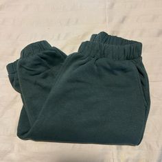 Excellent Condition Green Fleece Sweatpants Zara Sz M Zara Casual Sweatpants With Elastic Waistband, Zara Cotton Lounge Pants, Zara Cotton Loungewear Pants, Green High Waist Relaxed Fit Sweatpants, Green High-waist Relaxed Fit Sweatpants, Basic Solid Pants With Elastic Cuffs, Zara Loungewear Bottoms, Zara Tapered Leg Bottoms In Solid Color, Zara Relaxed Fit Bottoms