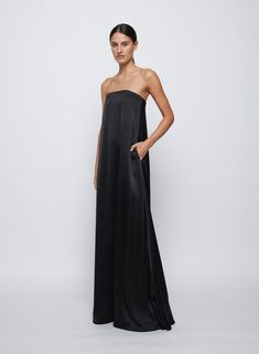 Pre-draped Strapless Silk Gown, Strapless Silk Gown With Pleated Bodice, Silk Slip Dress With Straight Neckline For Gala, Silk Strapless Dress With Straight Neckline For Cocktail, Strapless Silk Dress With Pleated Bodice, Strapless Silk Dress For Gala, Silk Gown With Straight Neckline For Evening, Chic Bandeau Evening Dress, Silk Strapless Evening Dress