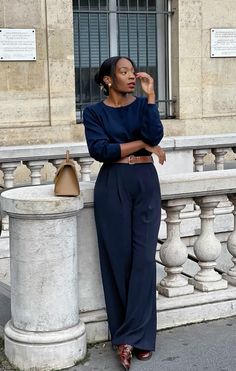 Navy Monochrome Outfit, Rich Looking Outfits Classy, Navy Work Outfit, Office Outfits Black Women, Simplified Wardrobe, Law Outfits, Winter Office Outfit, Lawyer Outfits, Navy Blue Outfit