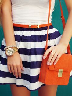 the new nautical stripe. orange and navy. Outfit Jersey, Orange Purse, Nachos Recipe, Nautical Stripes, Gameday Outfit, Mode Vintage, Fashion Mode, Decor Living, Nachos