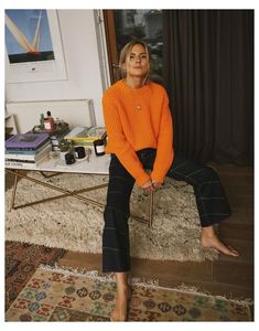 Birkenstock Outfit, Orange Sweater, Elegante Casual, Orange Sweaters, Fashion People, Fashion Weeks