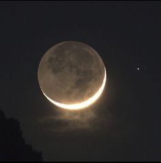 the moon and venus are visible in the night sky