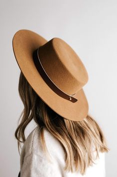 Our genuine leather hat bands are the perfect add-on to your felt Gigi Pip hat. The chocolate brown band is complete with a brushed gold pin to ensure the band stays on your hat. Available in sizes 57 S/M and 59 M/L, make sure to order the hat band size that matches your felt hat size! A great match with our Scottie. Want to add another band to your collection? Check out our Leather Chain Hat Band. Take a look at our all our Accessories. Monroe Hat, Gigi Pip, Felt Cowboy Hats, Women Hats Fashion, Chapeau Cowboy, Leather Hat, Trendy Hat, Fall Hats, Chocolate Leather