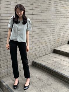 Sage Trousers Outfit, Elizabeth Harmon, Outfit Kantor, Smart Casual Women Outfits, Collage Outfits, Smart Casual Women, Minimalist Fashion Women, Modesty Outfits