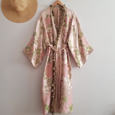 The kimono is made of satin fabric and has pastel tones. Since it is a vintage product, it may have minor problems as shown in the pictures. Spring Silk Kimono For Daywear, Long Silk Kimono For Spring, Spring Silk Long Kimono, Spring Long Silk Kimono, Pink Vintage Long Kimono, Beige Kimono Sleeve Robe For Spring, Long Cream Spring Kimono, Beige Robe With Kimono Sleeves For Spring, Spring Silk Outerwear With Kimono Sleeves