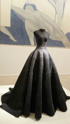 * Azzedine Alaïa, Azzedine Alaia, Beauty And Fashion, Mode Inspiration, Beautiful Gowns, Fancy Dresses, On Display