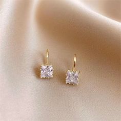 Square-Cut Diamond Crystals Adorn Yellow Gold Plated Drop Earrings For Bold Sparkle That's Perfect For Day Or Night! Y2k Jewelry, Korean Jewelry, Unusual Earrings, Heart Drop Earrings, Gold Earrings Designs, Crystal Stud Earrings, Classic Jewelry, Crystal Drop Earrings, Girly Jewelry