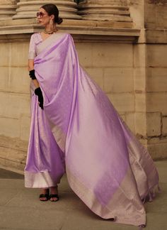 Lavender Purple Brocade Weaved Handloom Silk Saree Lavender Weaving, Bridesmaid Sarees, Indian Fits, Satin Silk Saree, Classic Saree, Wedding Sarees Online, Indian Wedding Saree, Silk Sarees Online Shopping, Handloom Weaving