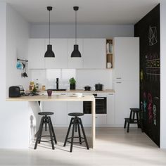 Ikea Small Kitchen, Apartemen Studio, Kabinet Dapur, White Kitchen Design, Scandinavian Kitchen, Kitchen Remodeling Projects, Design Del Prodotto, Ikea Kitchen, Trendy Kitchen