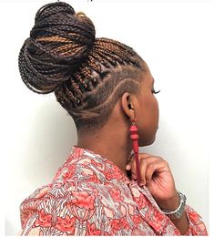 Boho Knotless Braids With Shaved Sides, Undercut With Locs, Shaved Sides Black Women, Natural Hair Box Braids, Undercut Long Hair, Short Shaved Hairstyles, Shaved Hair Designs