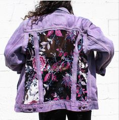 Pastel Goth Battle Jacket, Cool Jacket Design, Witchy Jacket, Art Clothing Ideas, Art Fashion Clothes, Jean Jacket Painted, Denim Jacket Diy, Revamp Clothes, Unique Coats