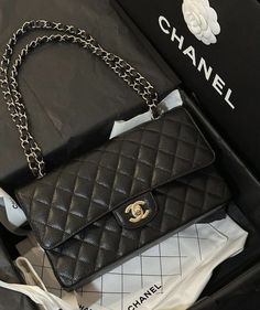 Chanel Flap Bag, Brand Logos, Chanel Purse, Bags Aesthetic, Chanel Black